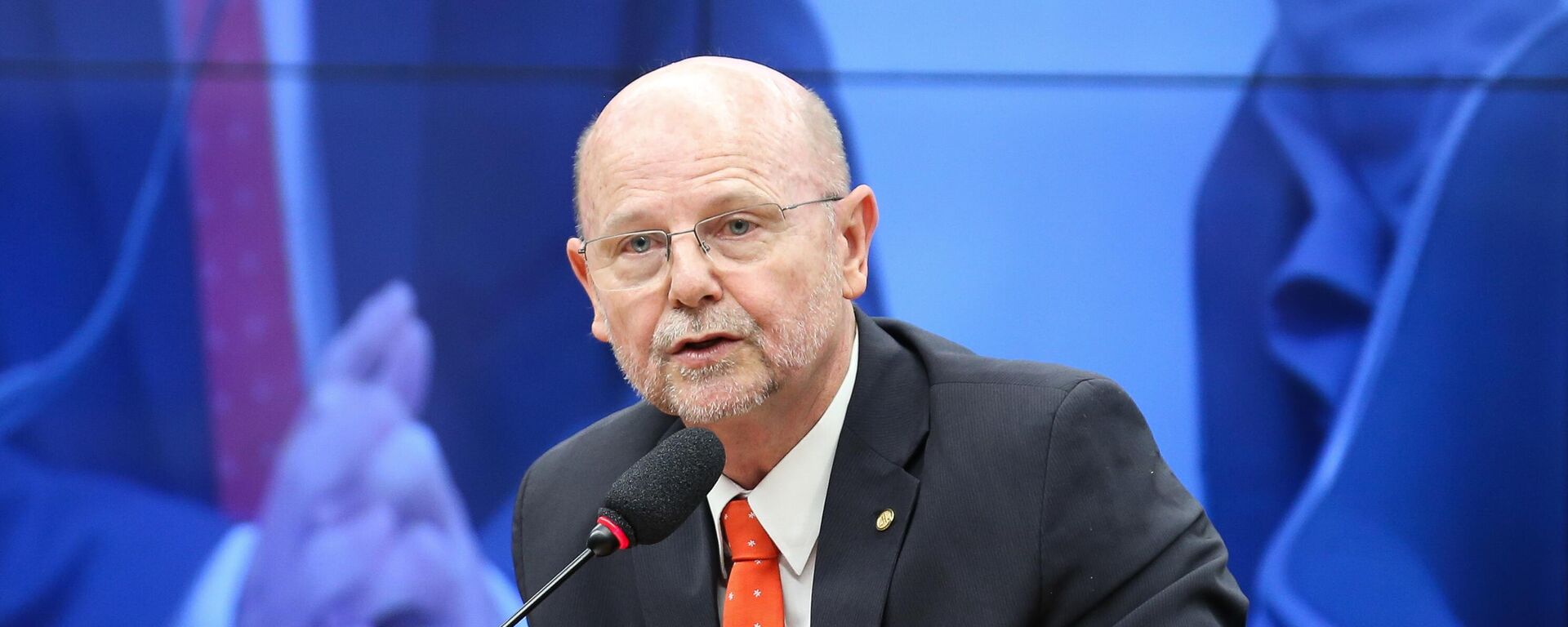 Bohn Gass durante leitura do relatório final do Plano Plurianual 2024–2027 (PLN 28/2023) na comissão mista de Orçamento. Brasília (DF), 5 de dezembro de 2023 - Sputnik Brasil, 1920, 27.02.2024