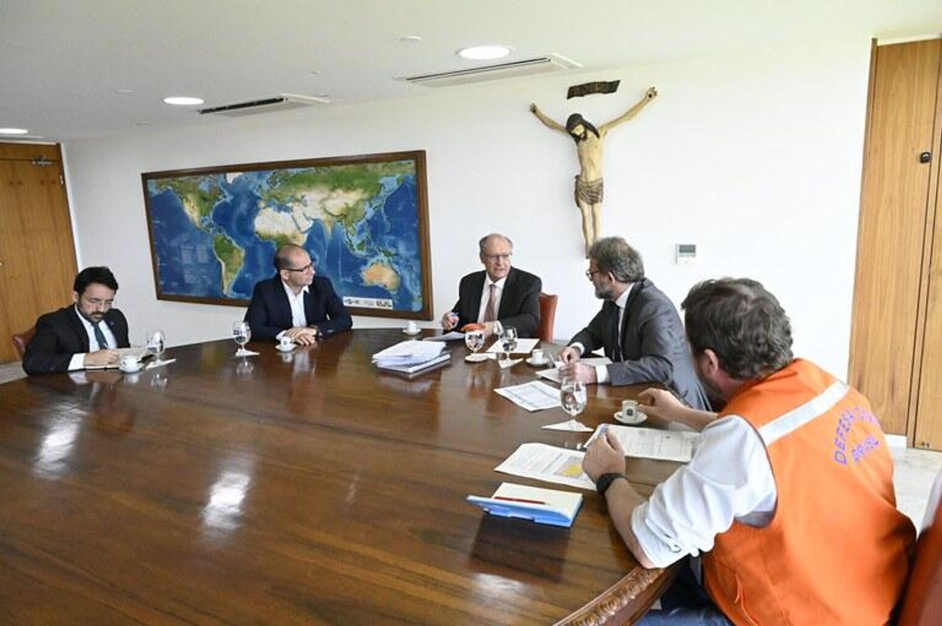 O vice-presidente Geraldo Alckmin se reuniu com representantes do Ministério da Integração e do Desenvolvimento Regional e conversou por telefone com o prefeito de Boa Vista e o governador do Acre. 28 de fevereiro de 2024 - Sputnik Brasil, 1920, 28.02.2024