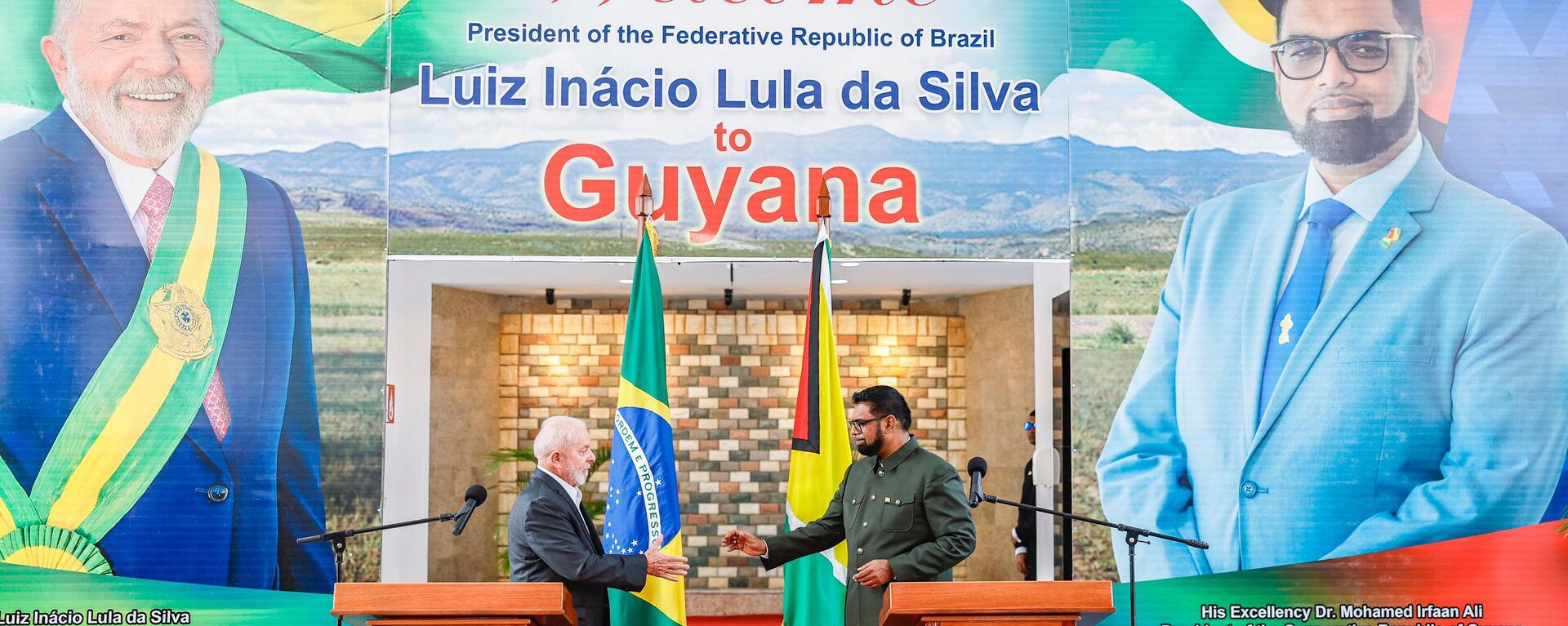 Presidentes do Brasil, Luiz Inácio Lula da Silva, e da Guiana, Irfaan Ali, após reunião bilateral. Georgetown, Guiana, 29 de fevereiro de 2024 - Sputnik Brasil, 1920, 29.02.2024