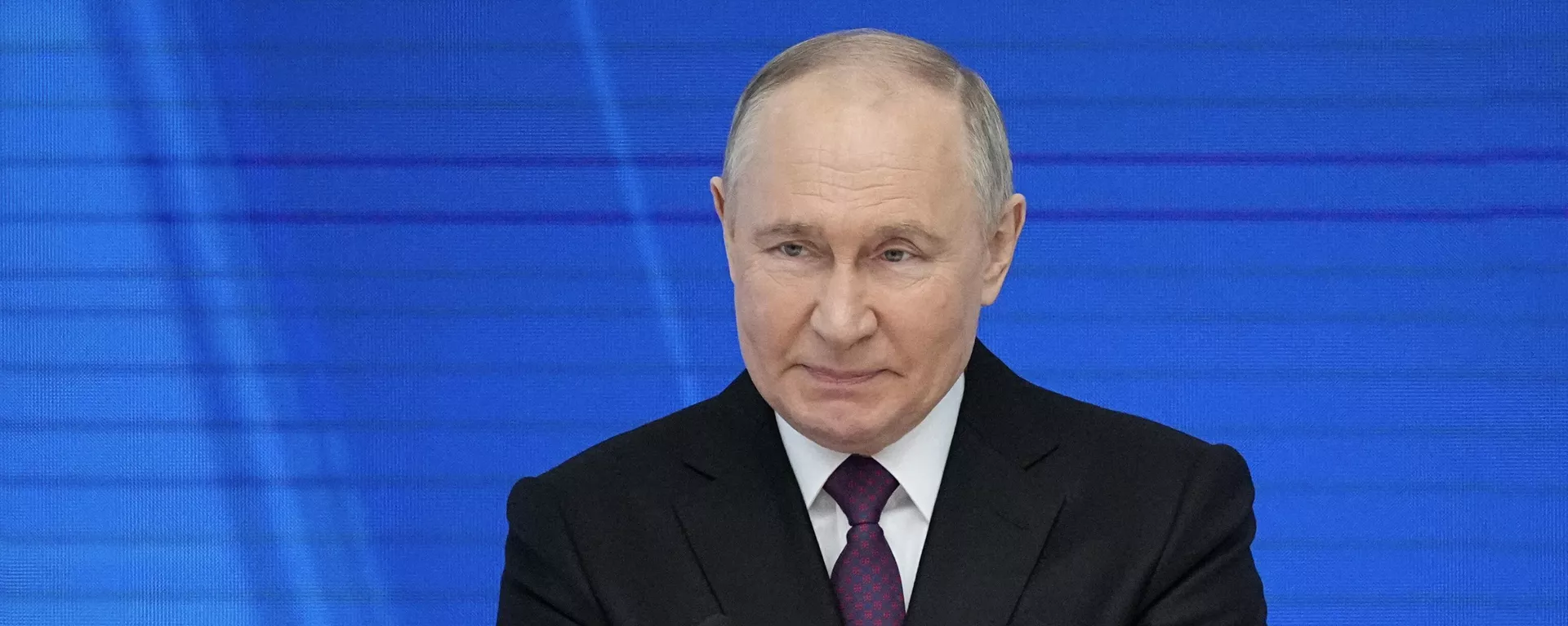 Vladimir Putin gesticula ao fazer seu discurso na Assembleia Federal, em Moscou. Rússia, 29 de fevereiro de 2024 - Sputnik Brasil, 1920, 29.02.2024