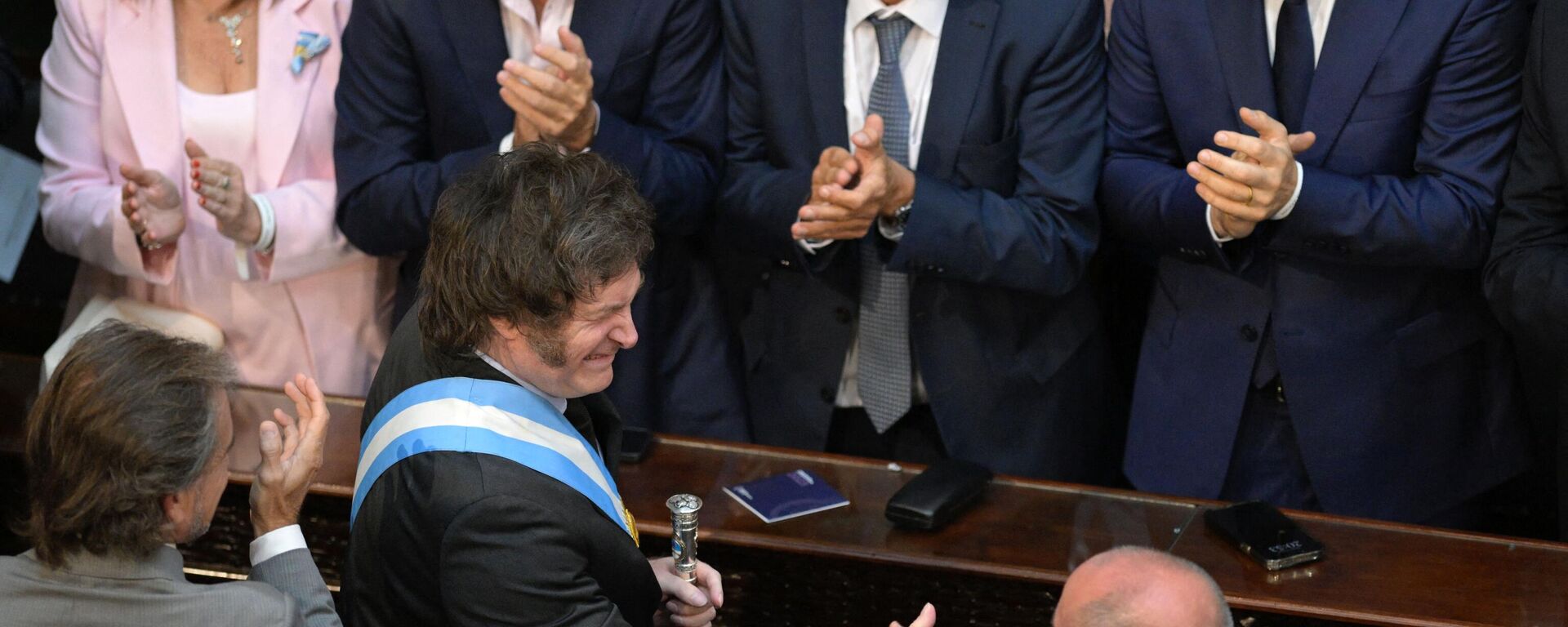 O Presidente da Argentina, Javier Milei, faz gestos enquanto entrega seu primeiro discurso político ao parlamento durante a inauguração da 142ª sessão ordinária do Congresso em Buenos Aires, em 1º de março de 2024.  - Sputnik Brasil, 1920, 01.03.2024