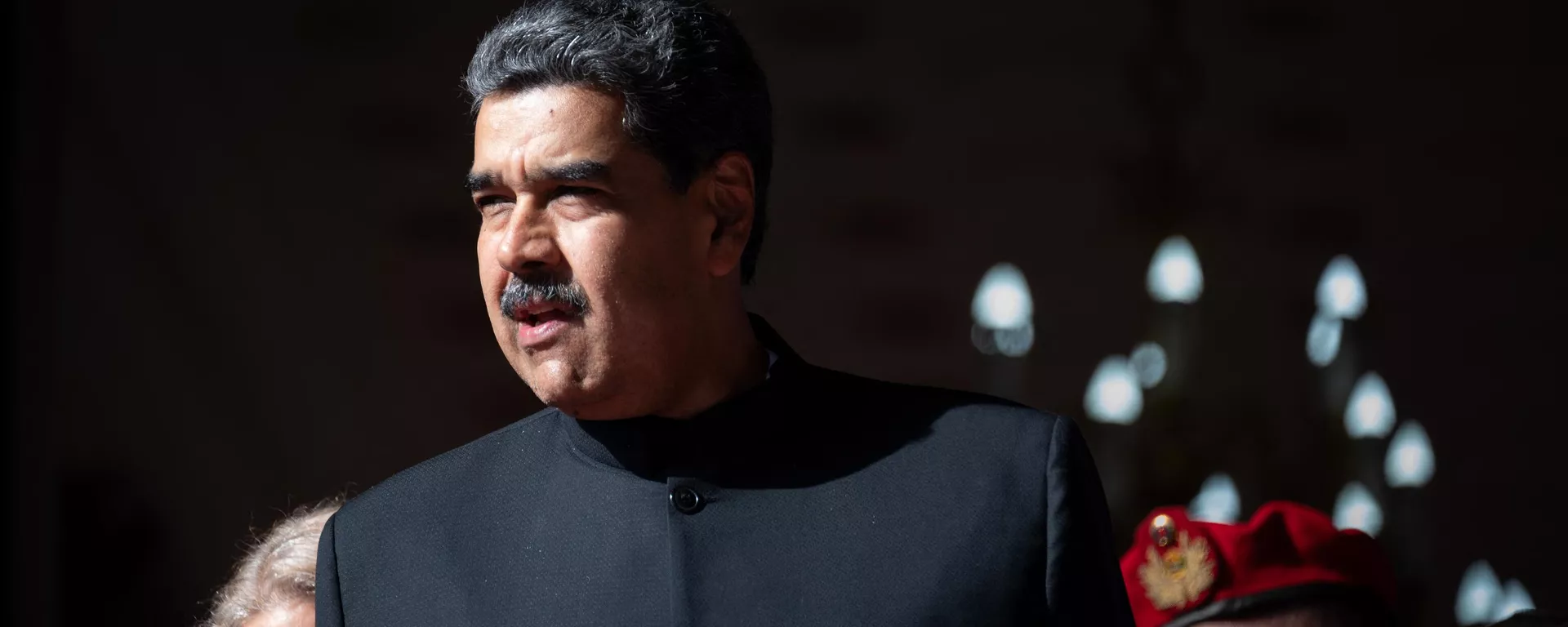 Nicolás Maduro, presidente da Venezuela, durante reunião com Sergei Lavrov, ministro das Relações Exteriores da Rússia (fora da foto), no Palácio Presidencial de Miraflores, em Caracas, Venezuela, 20 de fevereiro de 2024 - Sputnik Brasil, 1920, 19.03.2024