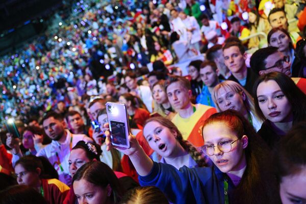 Público prestigia o Festival Mundial da Juventude de 2024, durante a cerimônia de encerramento - Sputnik Brasil