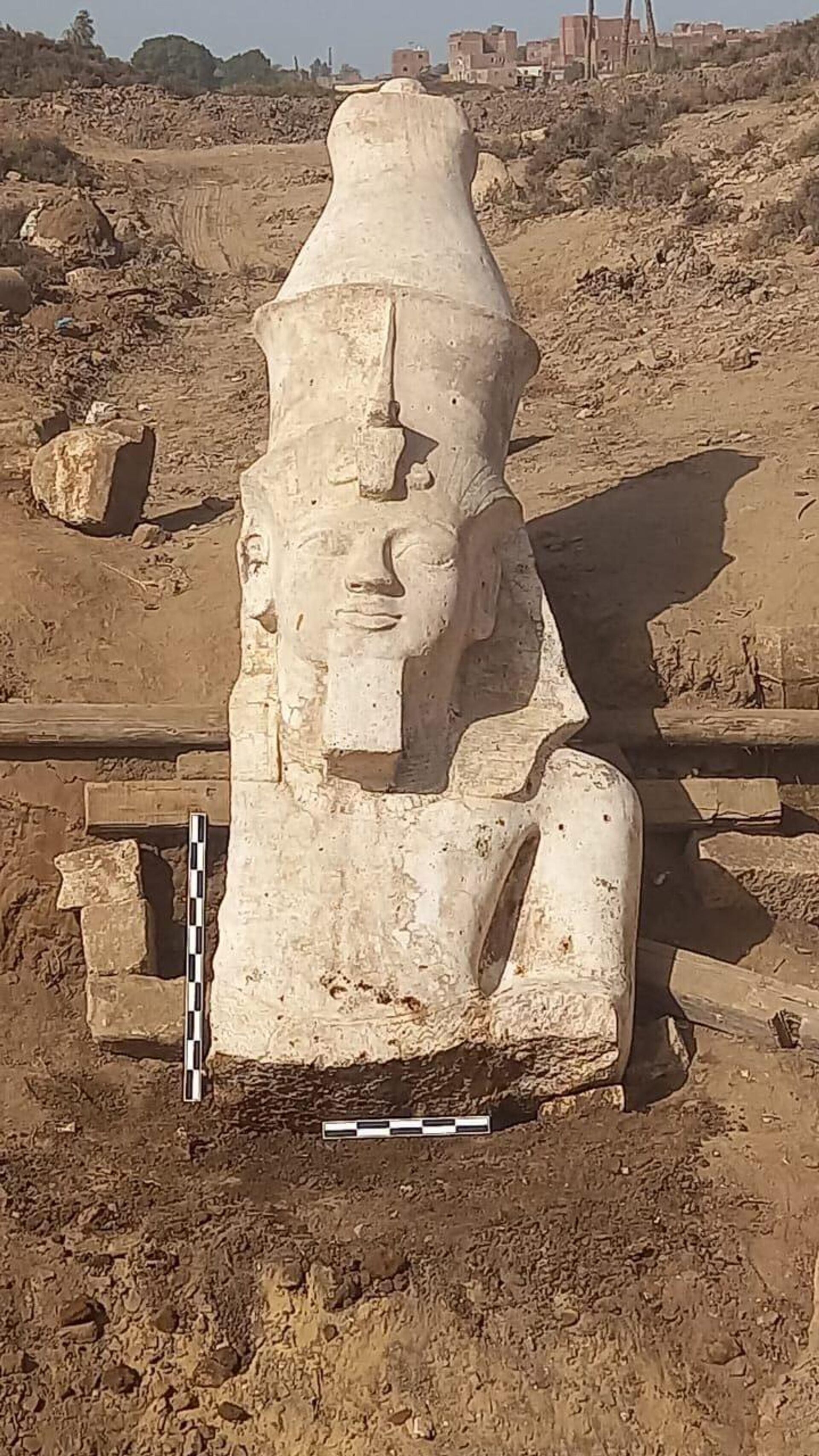 A revelação da parte superior da estátua do Rei Ramsés II em Ashmonin, na província de Minya - Sputnik Brasil, 1920, 07.03.2024