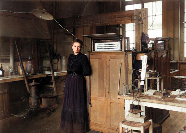 Marie Curie foi uma grande física e química, sendo a única mulher a receber o Prêmio Nobel duas vezes, pela descoberta da radioatividade e pela descoberta dos elementos polônio e rádio. - Sputnik Brasil