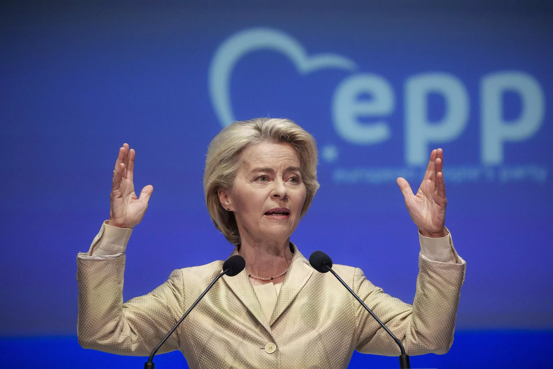 Ursula von der Leyen, presidente da Comissão Europeia, discursa no Congresso do Partido do Povo Europeu em Bucareste, Romênia, 7 de março de 2024 - Sputnik Brasil, 1920, 18.03.2024