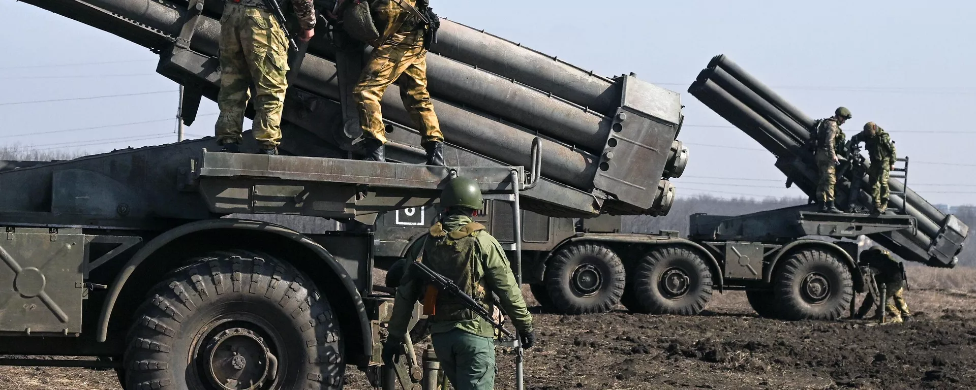 Militares da Divisão Reativa da Brigada de Artilharia do agrupamento de tropas Tsentr (Centro), do Distrito Militar Central das Forças Armadas da Rússia, atacam posições das Forças Armadas da Ucrânia na direção de Avdeevka, durante a operação militar especial, em 8 de março de 2024 - Sputnik Brasil, 1920, 12.04.2024