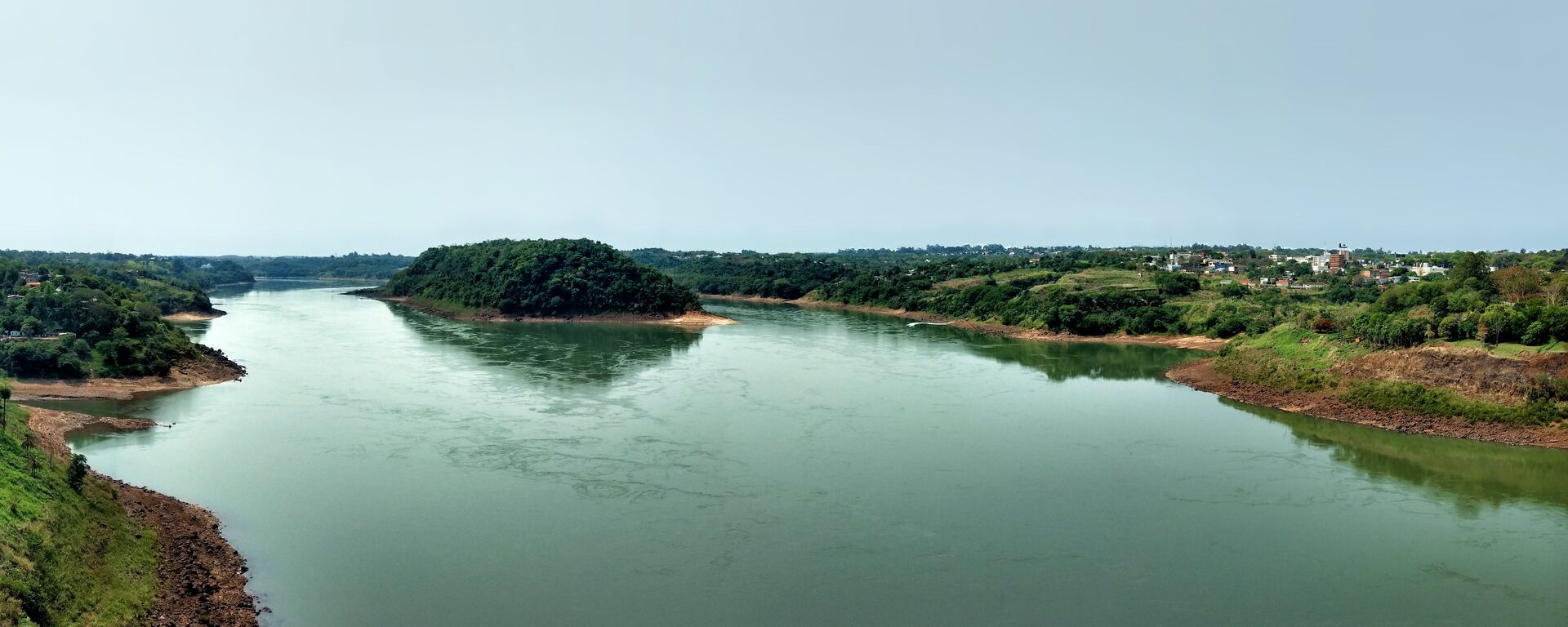 O rio Paraná visto da Ponte da Amizade - Sputnik Brasil, 1920, 13.03.2024