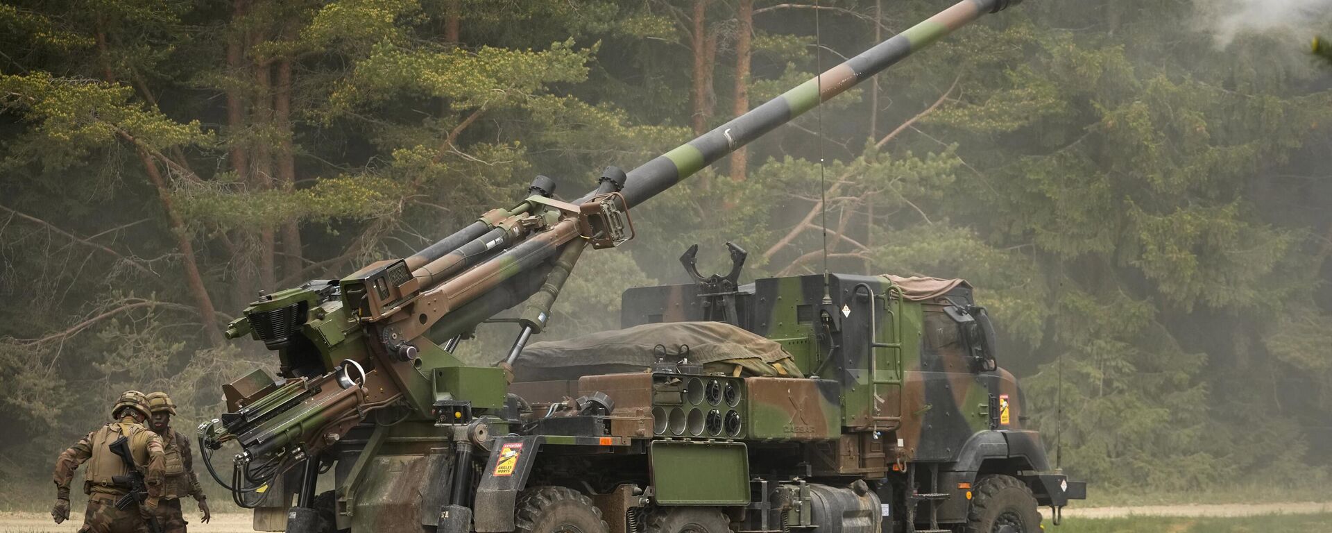 Soldados franceses disparam um obuseiro autopropulsado CAESAR de fabricação francesa durante os exercícios militares Spring Storm 2023, o maior exercício anual das Forças de Defesa da Estônia, perto de Tapa, Estônia, em 25 de maio de 2023 - Sputnik Brasil, 1920, 15.03.2024