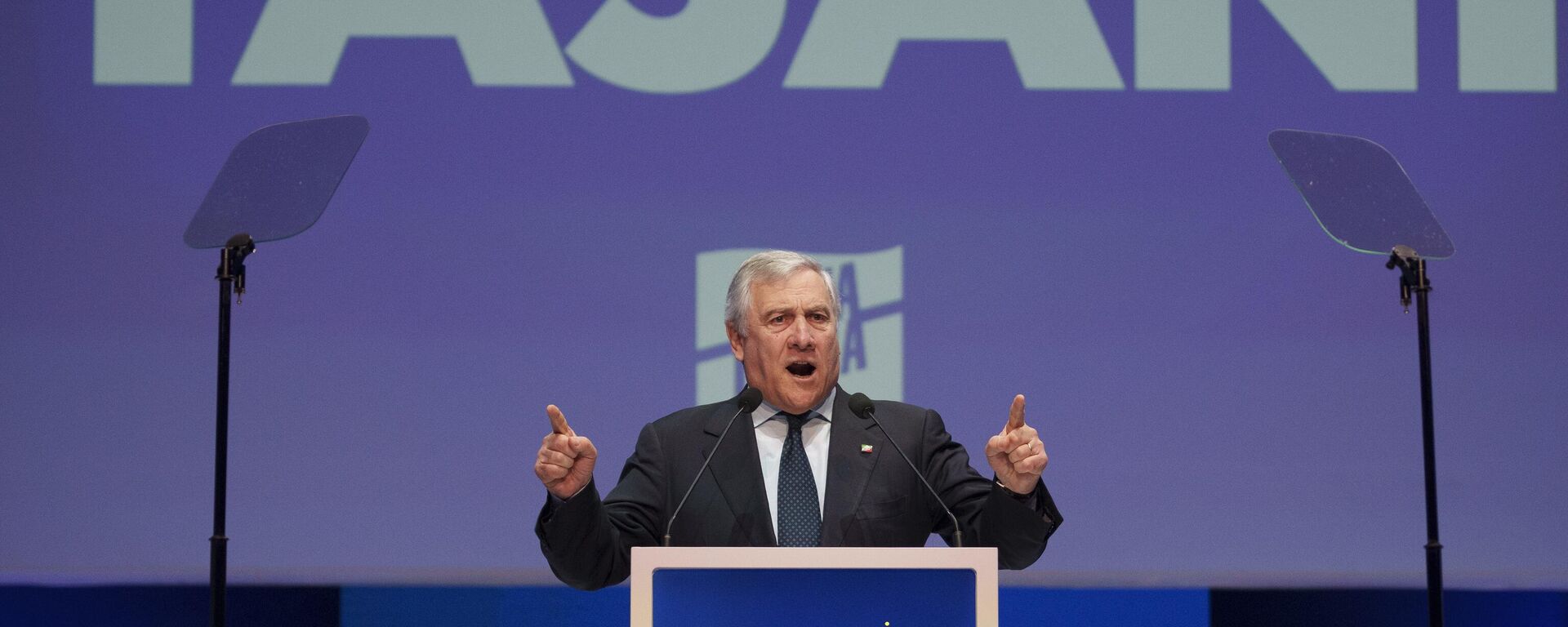 Antonio Tajani, vice-primeiro-ministro e ministro das Relações Exteriores da Itália, discursa no Congresso do Partido Popular Europeu em Bucareste, Romênia, 7 de março de 2024 - Sputnik Brasil, 1920, 16.03.2024