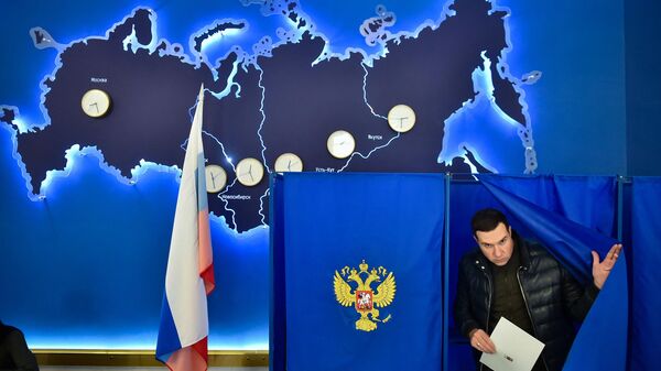 Votação nas eleições presidenciais da Rússia em Novosibirsk - Sputnik Brasil