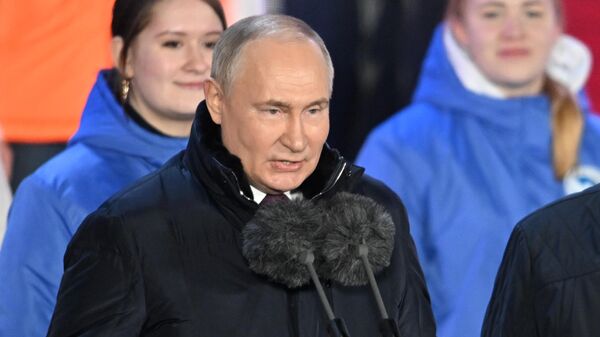 Vladimir Putin, presidente russo, durante comício-concerto dedicado ao décimo aniversário da reunificação da Crimeia com a Rússia, na Praça Vermelha, em Moscou. Rússia, 18 de março de 2024 - Sputnik Brasil
