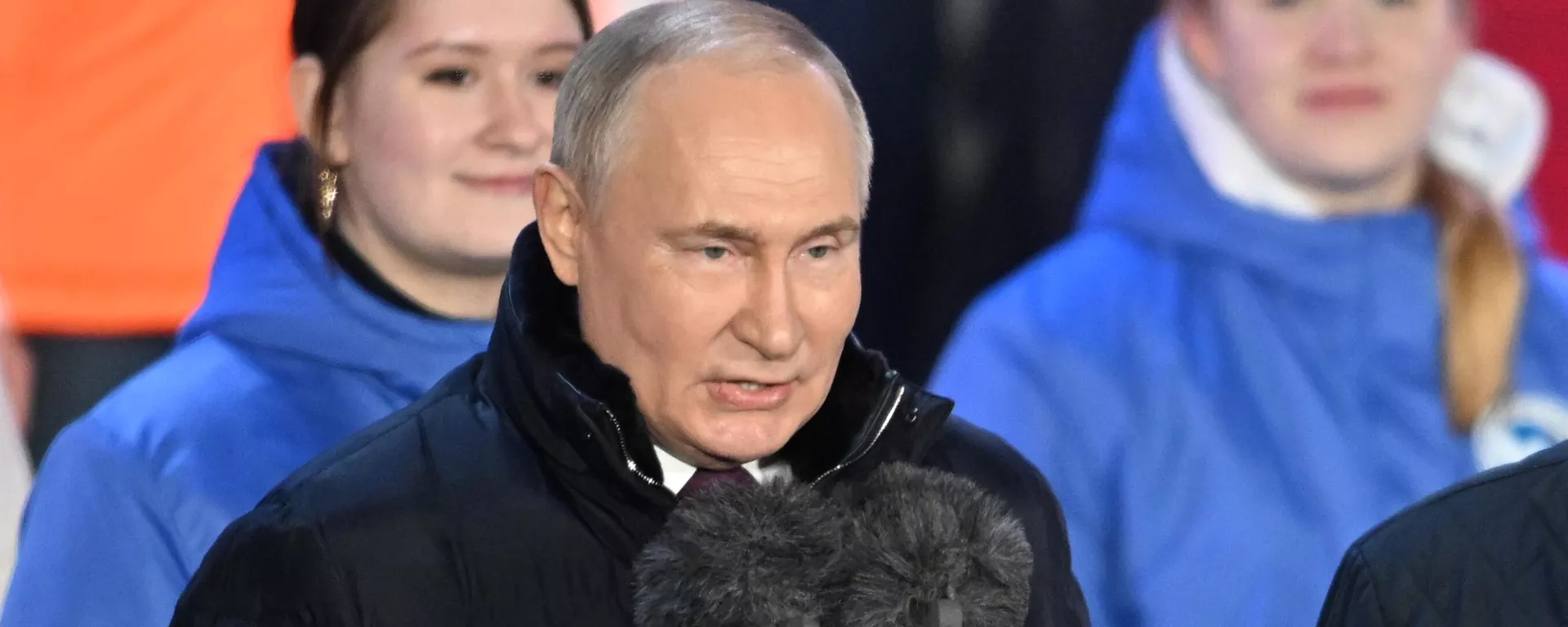 Vladimir Putin, presidente da Rússia, durante comício-concerto dedicado ao décimo aniversário da reunificação da Crimeia com a Rússia, na Praça Vermelha, em Moscou, Rússia, 18 de março de 2024 - Sputnik Brasil, 1920, 19.03.2024