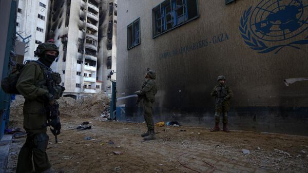 Prédio da Agência das Nações Unidas de Assistência aos Refugiados da Palestina no Próximo Oriente (UNRWA, na sigla em inglês) parcialmente destruída por militares israelenses sob a justificativa de encontrarem túneis usados pelo Hamas nas proximidades. Faixa de Gaza, 8 de fevereiro de 2024 - Sputnik Brasil