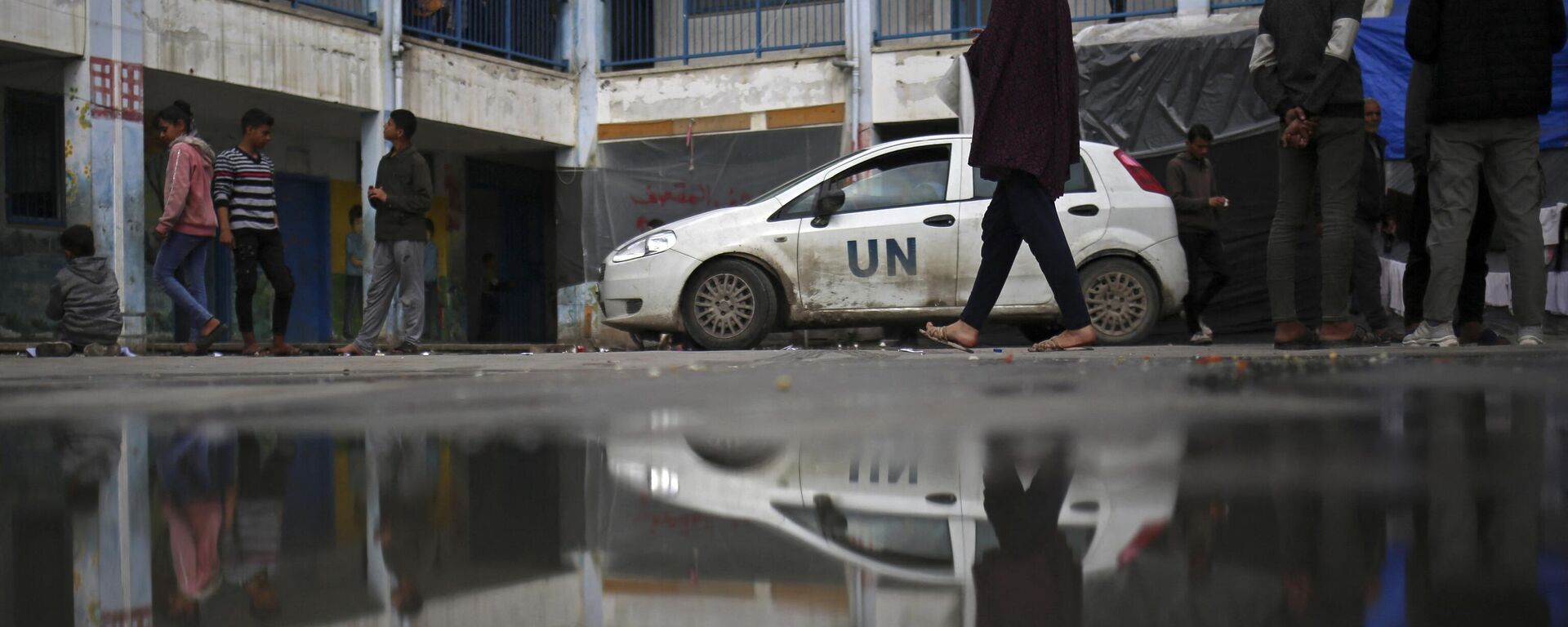Palestinos deslocados se refugiam em uma escola administrada pela Agência das Nações Unidas para os Refugiados Palestinos (UNRWA), em Rafah, sul da Faixa de Gaza, em 3 de março de 2024 - Sputnik Brasil, 1920, 19.03.2024