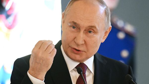 Vladimir Putin, presidente da Rússia, realiza uma reunião com seus representantes no Kremlin, 20 de março de 2024 - Sputnik Brasil