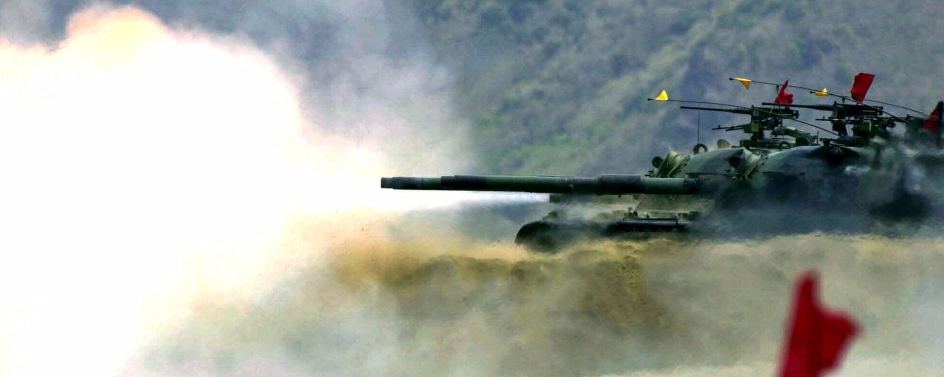 Tanque M-48 do Exército de Taiwan, fabricado nos EUA, dispara artilharia no condado de Pingtung, na costa sul de Taiwan, durante um exercício militar em 20 de abril de 2001 - Sputnik Brasil, 1920, 21.03.2024