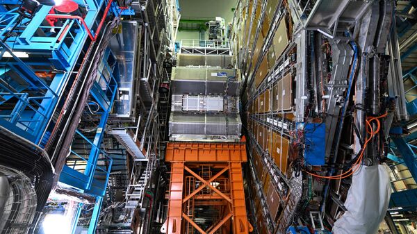 Esta fotografia mostra o experimento ATLAS no CERN (Organização Europeia para Pesquisa Nuclear) em Meyrin, perto de Genebra, em 16 de novembro de 2023 - Sputnik Brasil