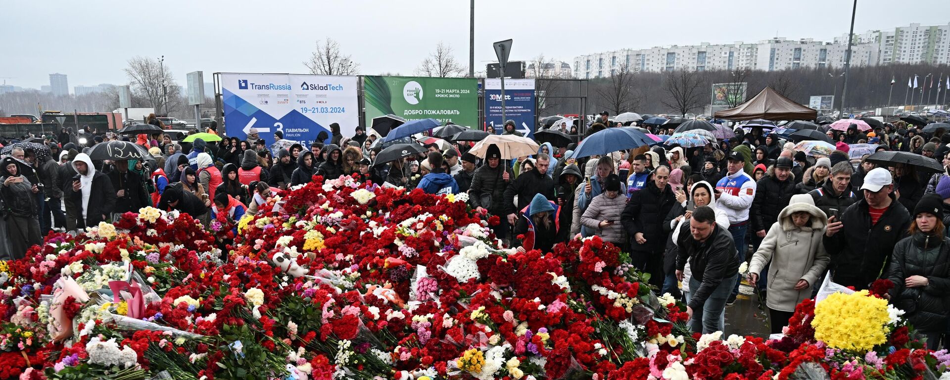Ação em homenagem às vítimas do ataque terrorista contra o teatro Crocus City Hall, na região de Moscou, Rússia, 24 de março de 2024 - Sputnik Brasil, 1920, 28.03.2024