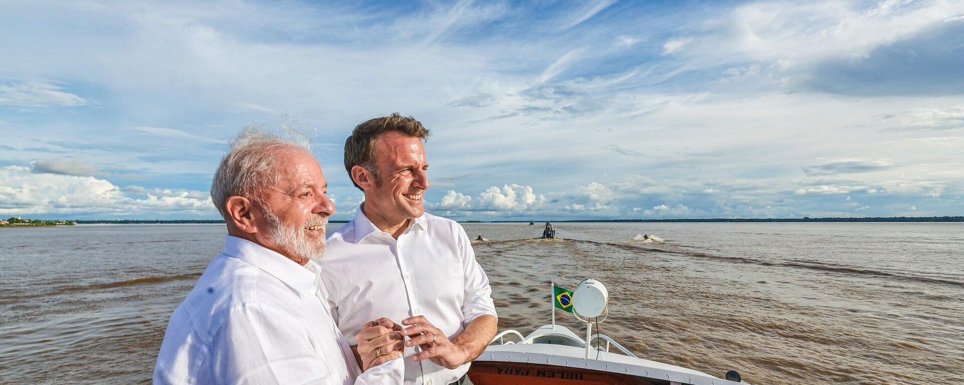 Os presidentes Luiz Inácio Lula da Silva (Brasil) e Emmanuel Macron (França) durante visita à Amazônia brasileira - Sputnik Brasil, 1920, 26.03.2024