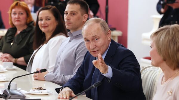 Putin durante encontro com representantes do setor cultural em Tver. Rússia, 27 de março de 2024 - Sputnik Brasil