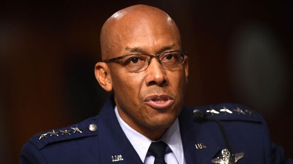 O general Charles Q. Brown Jr., nomeado Chefe do Estado-Maior da Força Aérea dos EUA, testemunha durante uma audiência das Forças Armadas do Senado no Capitólio, em Washington, DC, em 7 de maio de 2020 - Sputnik Brasil