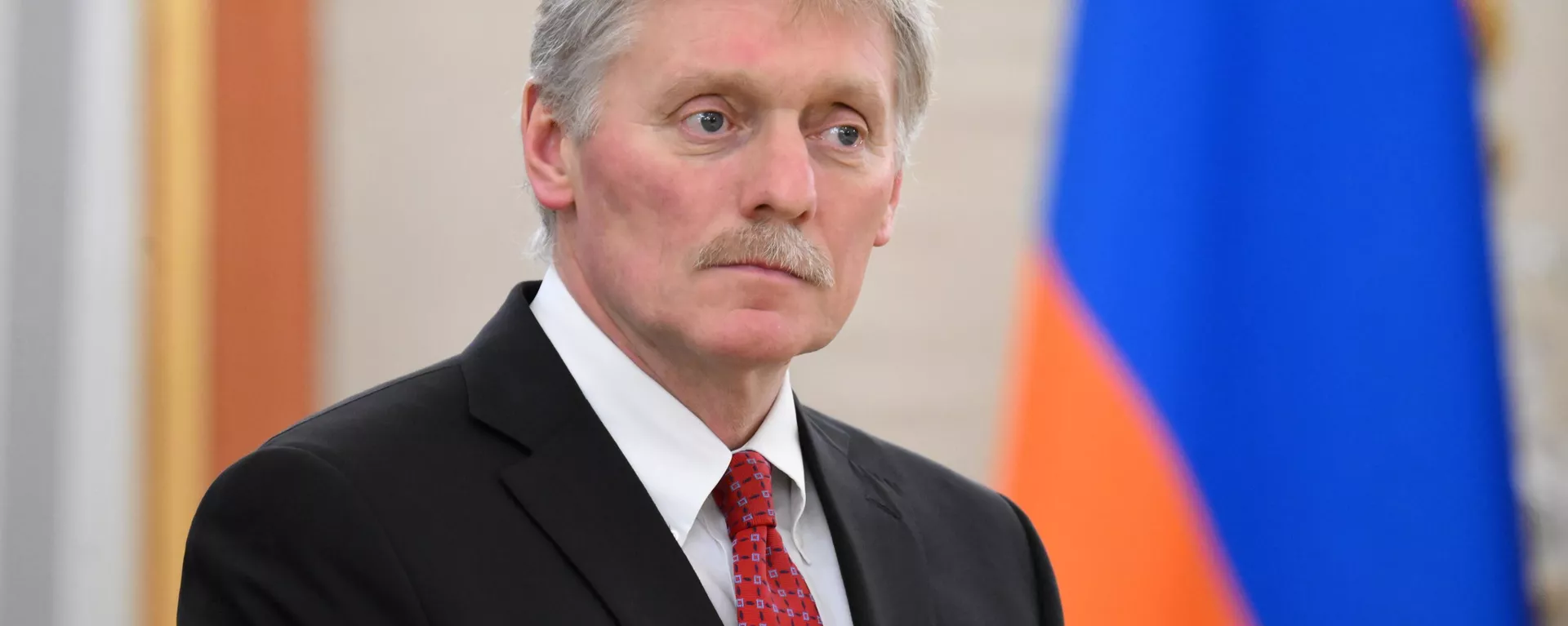 O porta-voz do Kremlin, Dmitry Peskov, espera antes de uma reunião do presidente russo, Vladimir Putin, no Grande Palácio do Kremlin, em Moscou na Rússia, 23 de março de 2023 - Sputnik Brasil, 1920, 20.04.2024