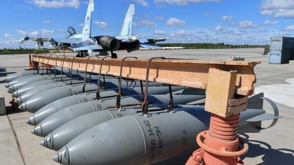 Bombas aéreas ODAB-500 em campo de aviação onde estão baseados aviões da Força Aérea da Rússia envolvidas em operação militar especial na direção de Carcóvia, foto publicada em 13 de maio de 2022 - Sputnik Brasil