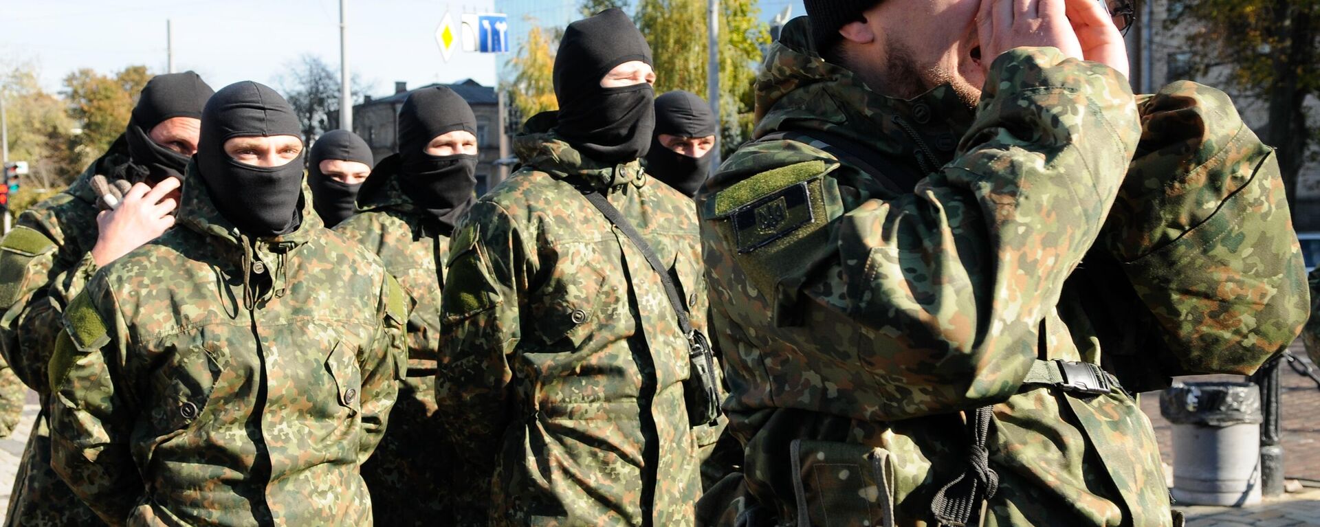 Cadetes do Batalhão Azov (organização nazista terrorista, proibida na Rússia) destacados na zona de conflito no sudeste da Ucrânia, 2014 - Sputnik Brasil, 1920, 08.04.2024