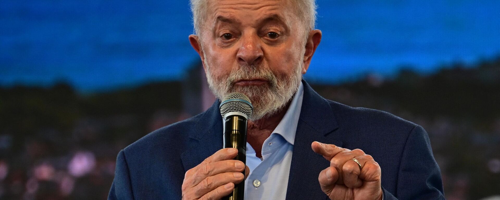 O presidente do Brasil, Luiz Inácio Lula da Silva, discursa durante cerimônia para anunciar o início das obras de dragagem do canal de São Lourenço, em Niterói (RJ), em 2 de abril de 2024 - Sputnik Brasil, 1920, 12.04.2024
