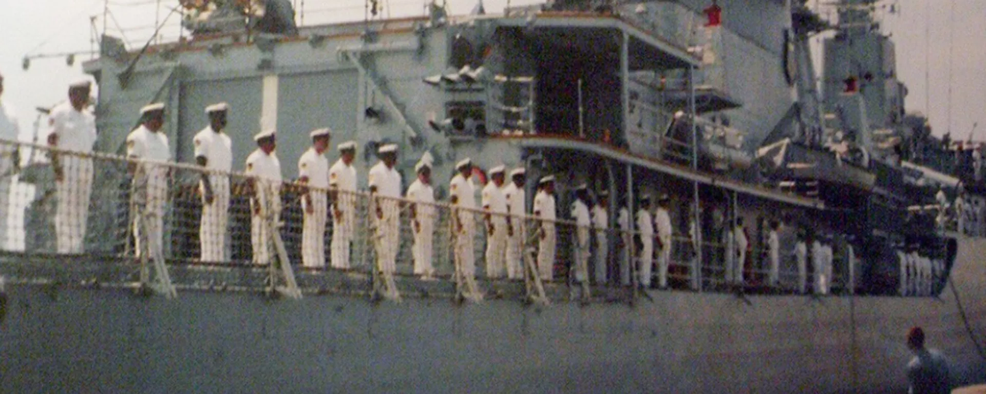 Chegada da fragata Niterói ao porto de Walvis Bay, na Namíbia, em 2 de março de 1994 - Sputnik Brasil, 1920, 24.04.2024