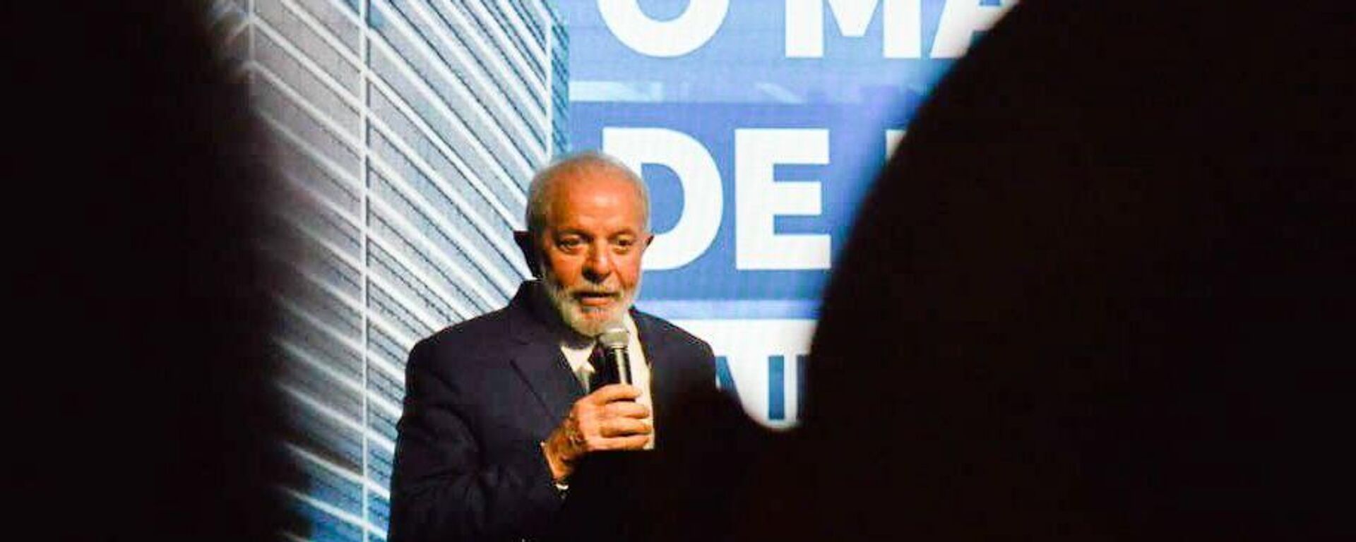 O presidente Luiz Inácio Lula da Silva discursa durante evento que anunciou R$ 125 bilhões em investimentos no setor automobilístico do Brasil até 2028. São Paulo (SP), 12 de abril de 2024 - Sputnik Brasil, 1920, 12.04.2024