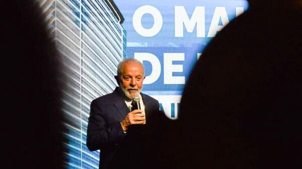 O presidente Luiz Inácio Lula da Silva discursa durante evento que anunciou R$ 125 bilhões em investimentos no setor automobilístico do Brasil até 2028. São Paulo (SP), 12 de abril de 2024 - Sputnik Brasil