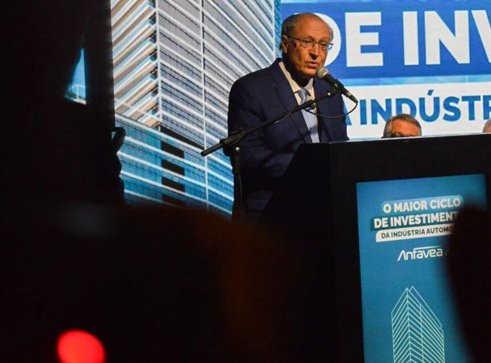 O vice-presidente Geraldo Alckmin discursa durante evento que anunciou R$ 125 bilhões em investimentos no setor automobilístico do Brasil até 2028. São Paulo (SP), 12 de abril de 2024 - Sputnik Brasil, 1920, 12.04.2024