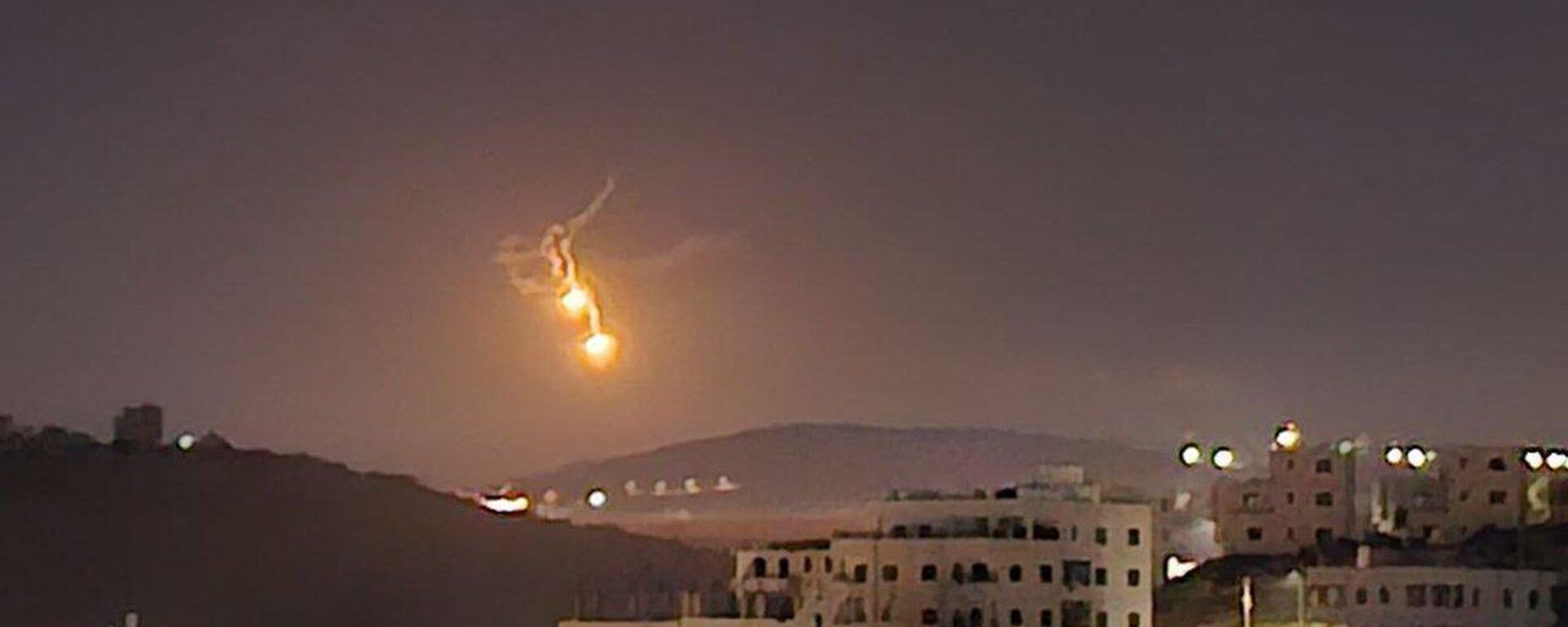 Ataque foi confirmado pela TV estatal iranianana e pelas Forças de Defesa de Israel (FDI)  - Sputnik Brasil, 1920, 15.04.2024