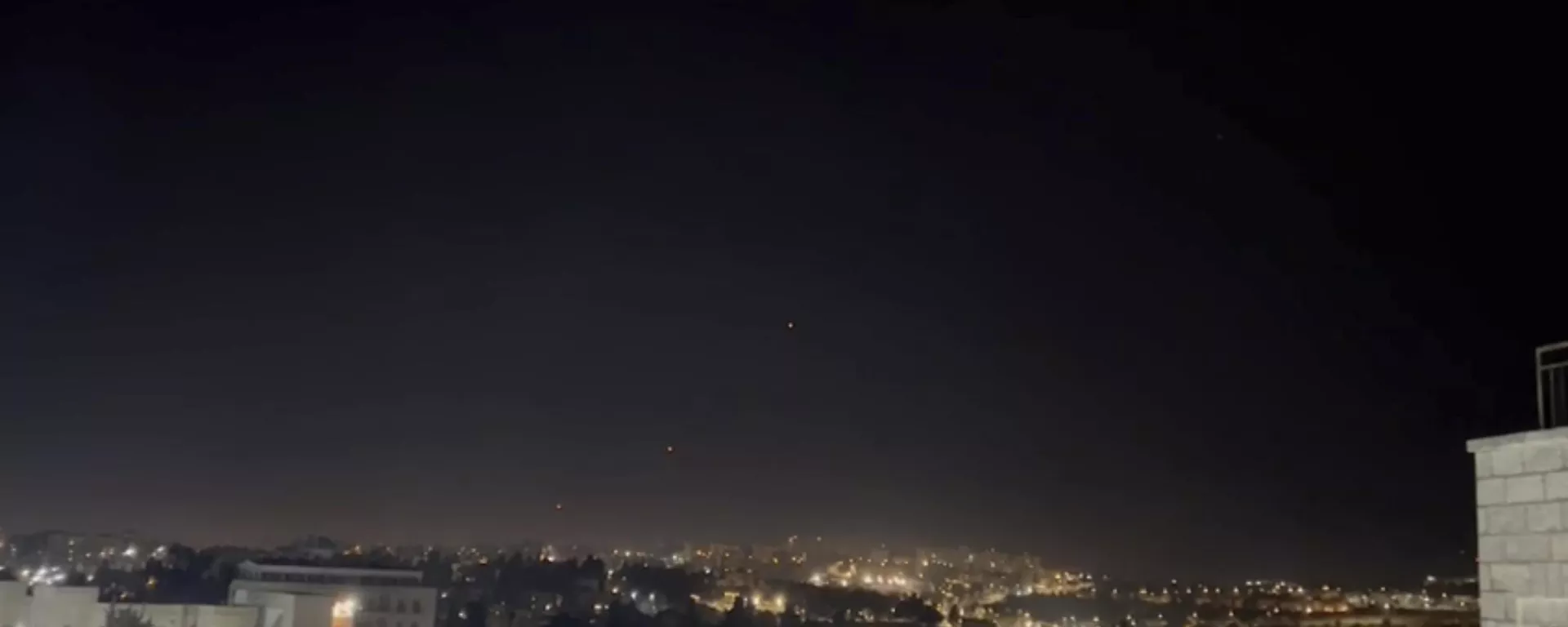 Mísseis interceptadores são lançados ao céu na manhã de domingo em Jerusalém. Israel, 14 de abril de 2024 - Sputnik Brasil, 1920, 14.04.2024