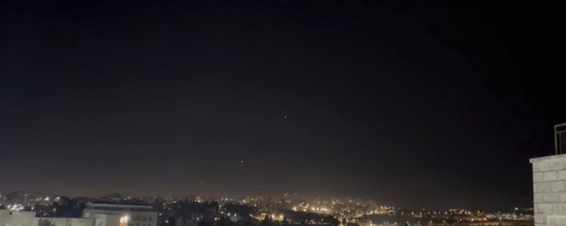 Mísseis interceptadores são lançados ao céu na manhã de domingo em Jerusalém. Israel, 14 de abril de 2024 - Sputnik Brasil, 1920, 14.04.2024