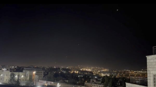 Mísseis interceptadores são lançados ao céu na manhã de domingo em Jerusalém. Israel, 14 de abril de 2024 - Sputnik Brasil