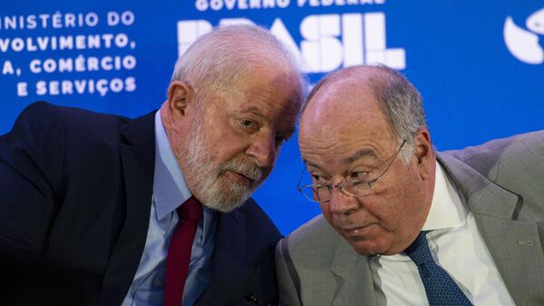 Lula e Mauro Vieira durante a abertura do 6º Brasil Investment Forum (BIF 2023), no Palácio Itamaraty. Brasília (DF), 7 de novmebro de 2023  - Sputnik Brasil