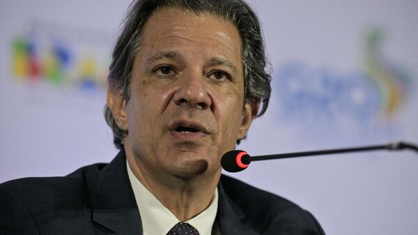 O ministro da Economia do Brasil, Fernando Haddad, fala durante coletiva de imprensa no âmbito da reunião dos ministros das finanças do G20, em São Paulo. Brasil, 29 de fevereiro de 2024 - Sputnik Brasil