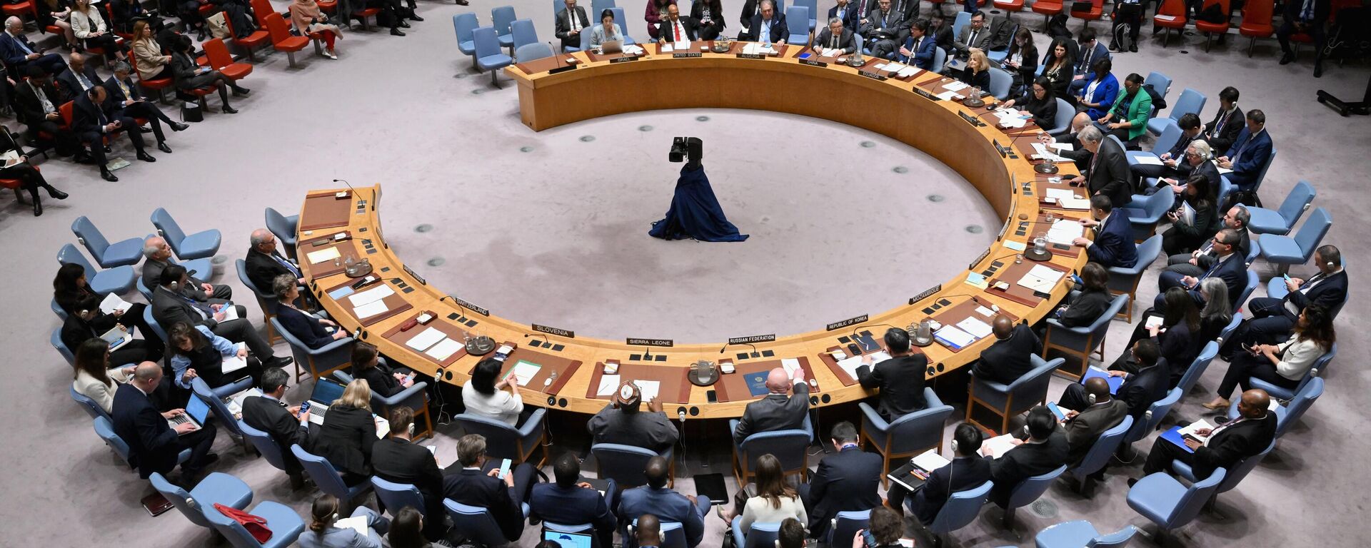 Conselho de Segurança das Nações Unidas se reúne para discutir a situação no Oriente Médio, incluindo a questão palestina, na sede da organização, em Nova York, em 18 de abril de 2024 - Sputnik Brasil, 1920, 18.04.2024