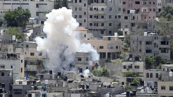 Fumaça causada por explosão após operação militar das Forças de Defesa de Israel no campo de refugiados Nur Shams. Cisjordânia, 20 de abril de 2024 - Sputnik Brasil