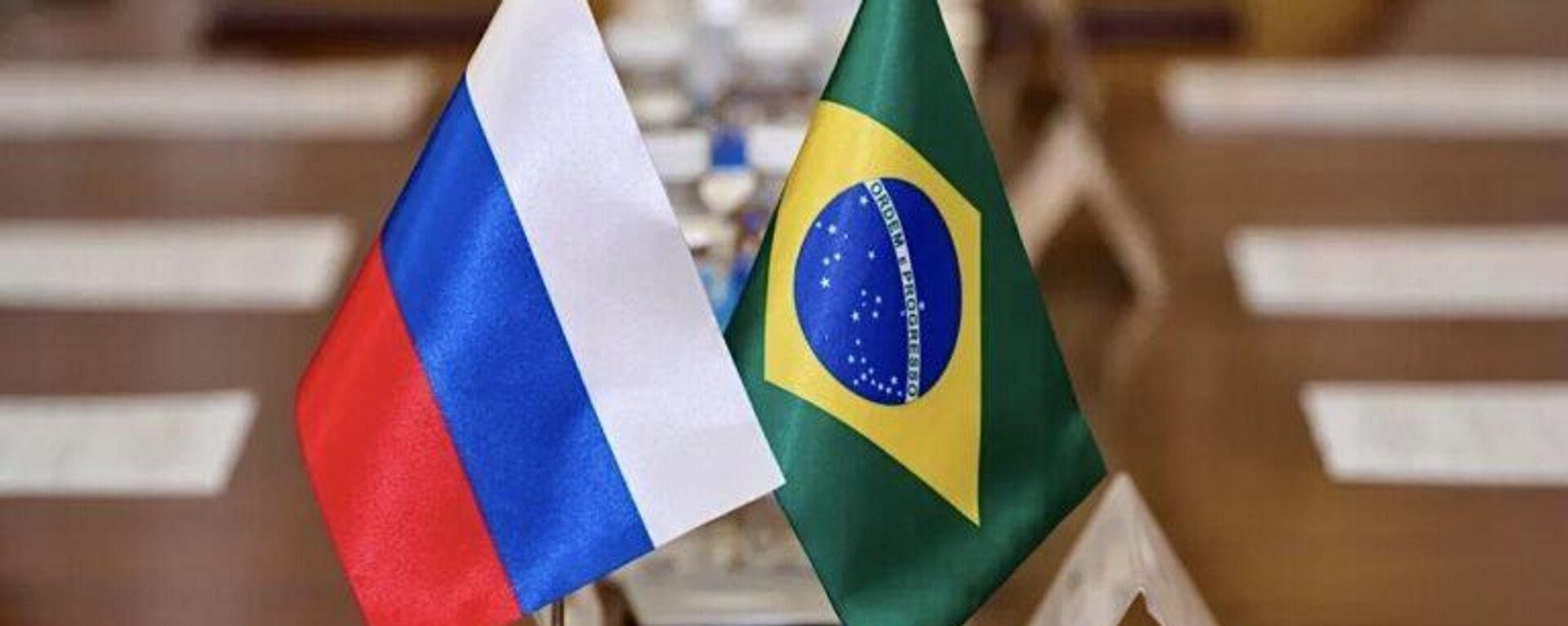Bandeiras da Rússia e Brasil, lado a lado - Sputnik Brasil, 1920, 22.04.2024