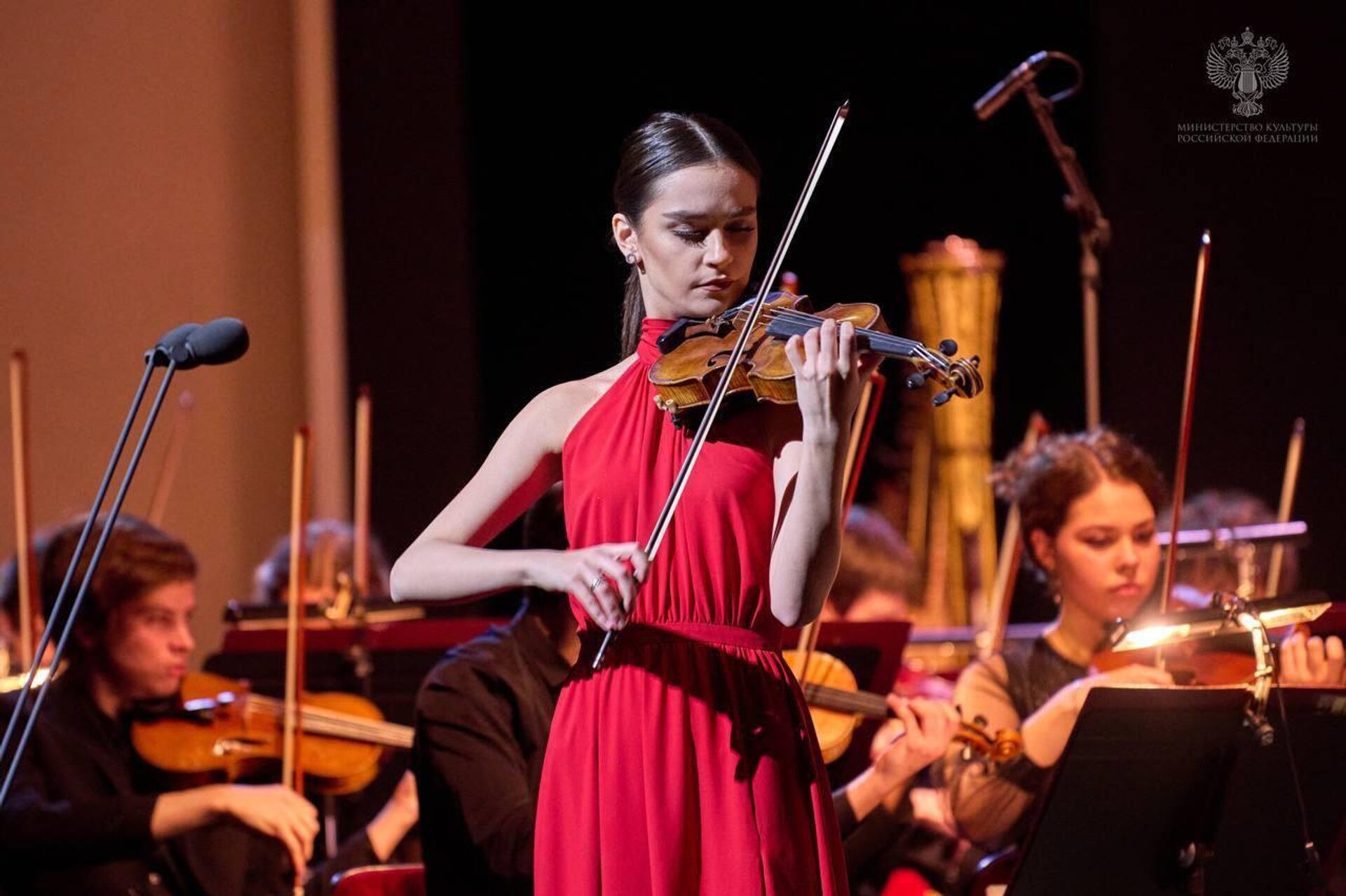 Apresentação de violino durante última edição do Temporadas Russas, evento cultural feito pelo governo russo. - Sputnik Brasil, 1920, 22.04.2024