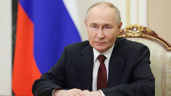 Vladimir Putin, presidente da Rússia, transmite mensagem de vídeo aos participantes da 12ª reunião internacional de altos responsáveis de segurança de vários países, em 24 de abril de 2024 - Sputnik Brasil