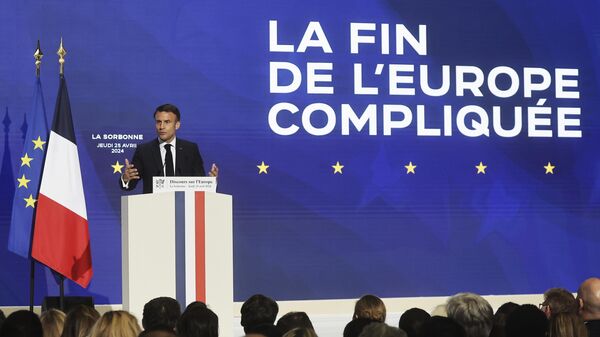 O presidente francês, Emmanuel Macron, faz um discurso sobre a Europa no anfiteatro da Universidade Sorbonne, quinta-feira, 25 de abril, em Paris. 2024 - Sputnik Brasil