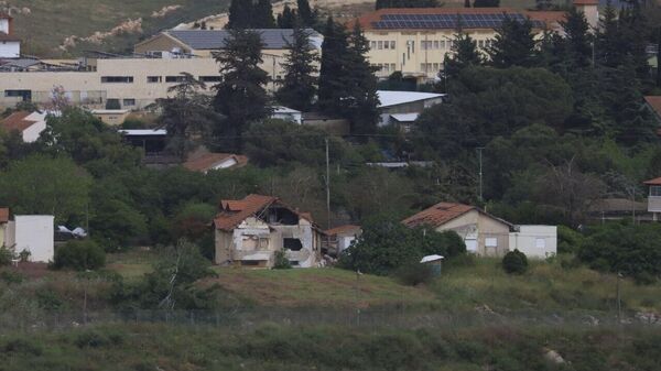 Dano causado pelo ataque do Hezbollah à vila de Metula, no norte de Israel, em 27 de abril de 2024 - Sputnik Brasil