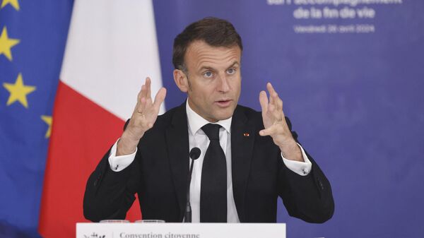 O presidente da França, Emmanuel Macron, discursa no seminário final da Convenção sobre o Fim da Vida no Conselho Econômico, Social e Ambiental (CESE) em Paris, em 26 de abril de 2024 - Sputnik Brasil