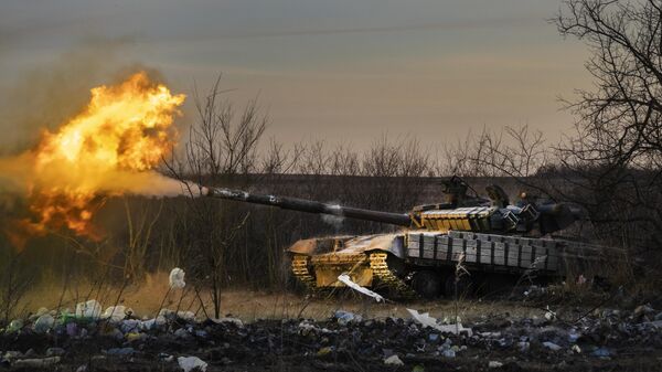 Tanque ucraniano da 17ª Brigada de Tanques dispara contra posições russas em Chasov Yar, 29 de fevereiro de 2024 - Sputnik Brasil