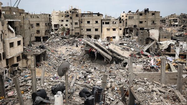 Uma imagem mostra a vista de um bairro devastado em Khan Yunis, no sul da Faixa de Gaza, em 2 de maio de 2024 - Sputnik Brasil